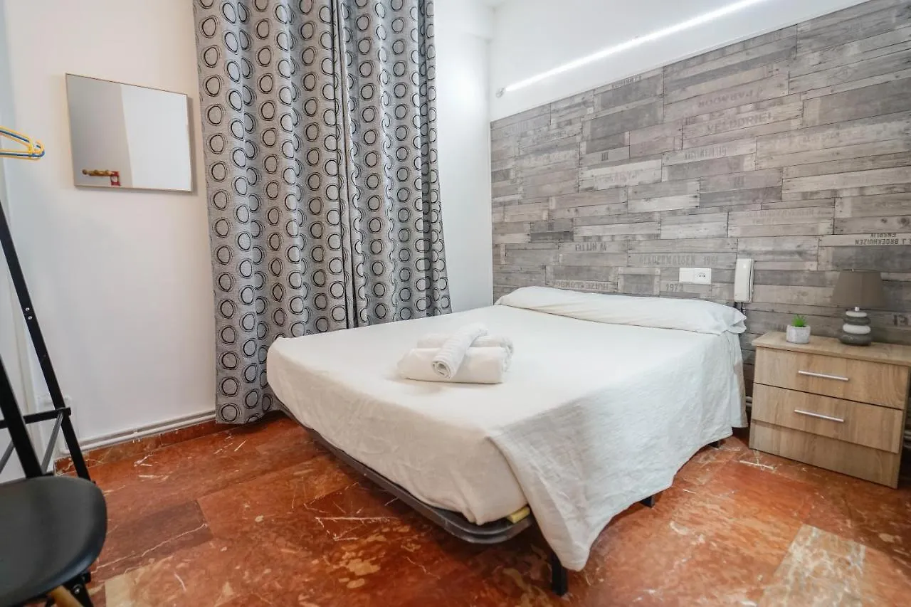 Guest house Hostal Nevot Granada