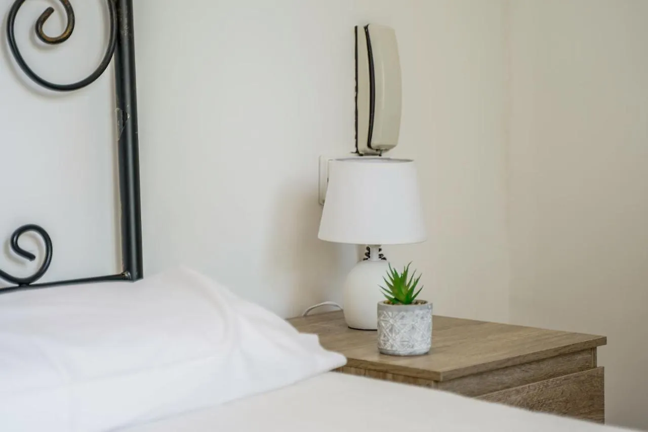 Guest house Hostal Nevot Granada