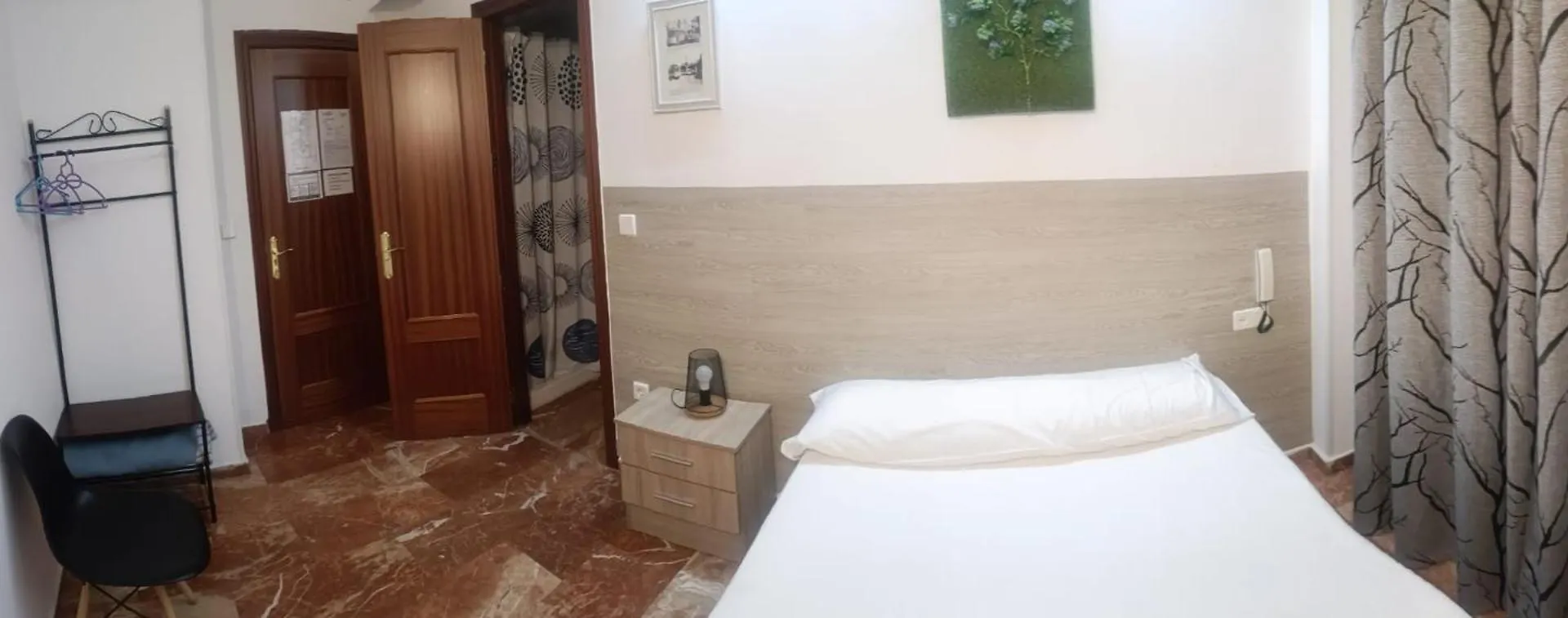 Guest house Hostal Nevot Granada