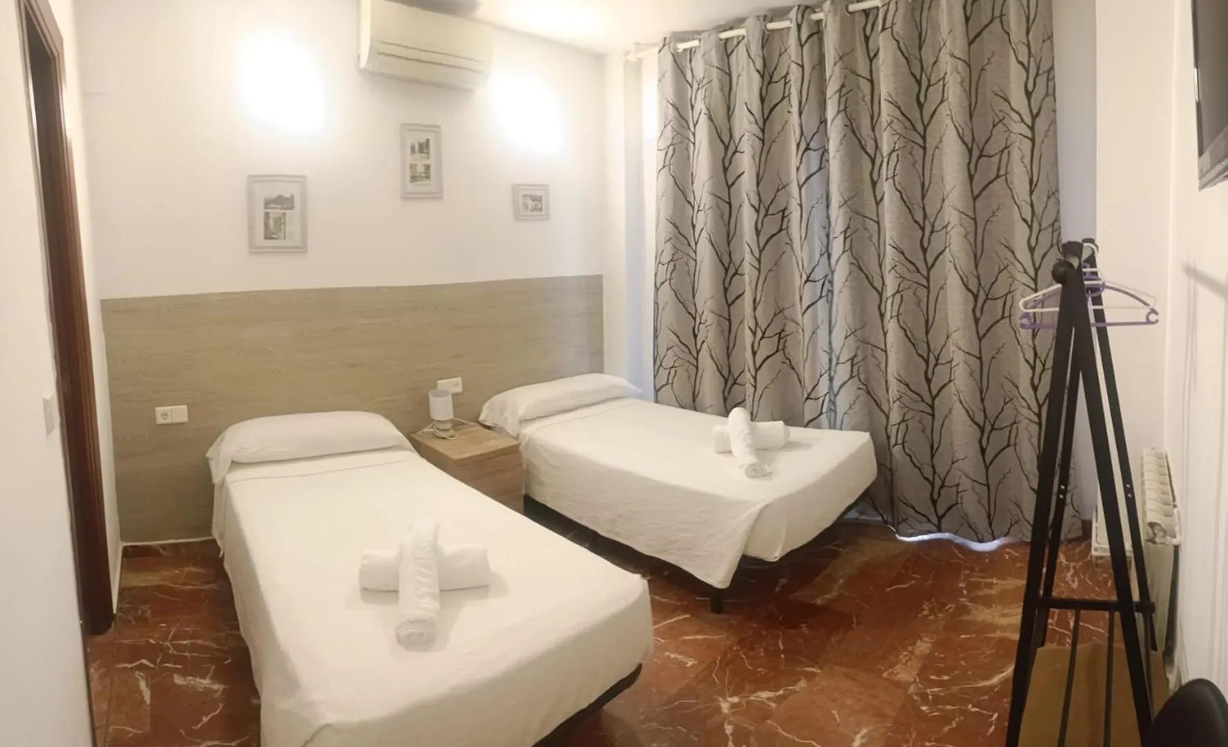 Hostal Nevot Granada Guest house
